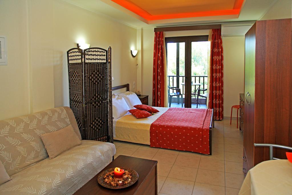 Dionysus Apartments & Suites Jeriszósz Szoba fotó